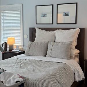 Pottery Barn Wheaton Striped Duvet Cover in Navy- Full/ Queen + Shams